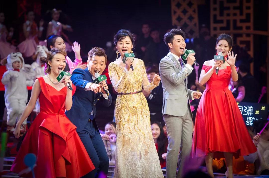 2018春晚主持人是谁图片