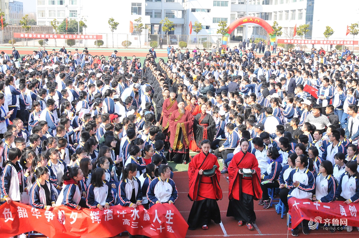 济宁一中学举办高考冲刺誓师大会 场面壮观