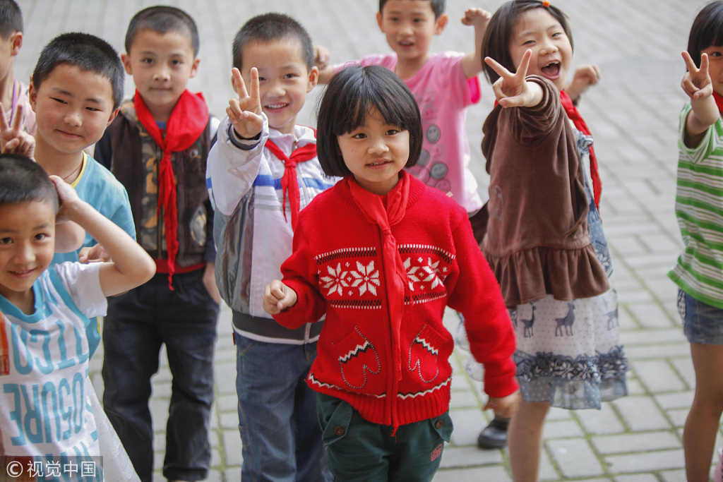 回访汶川地震灾区满眼惊恐的小姑娘如今成了小学霸