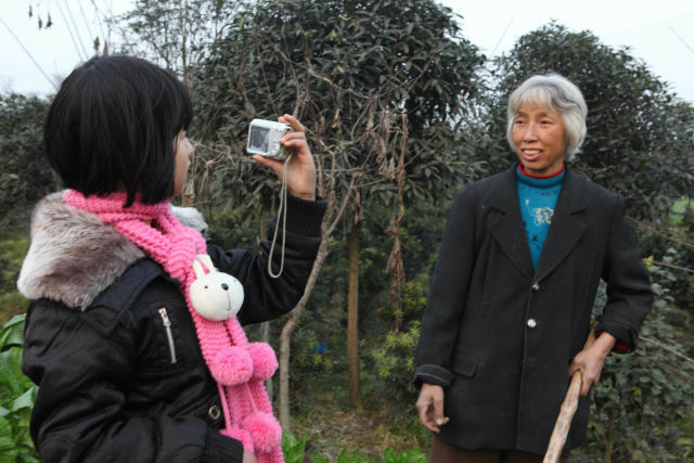 刘明富,廖岑,王晰,王海奕,何文东,何美君(从左至右,从上到下,2008年