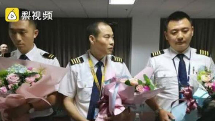 独家视频来了!川航备降机长刘传健:非常荣幸能保证旅客安全