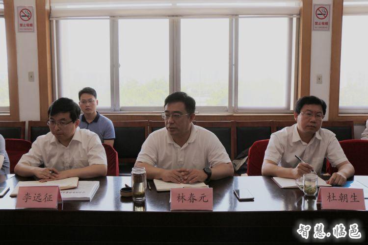 县领导林春元,杜朝生,李远征,于萍,许欣刚出席会议.