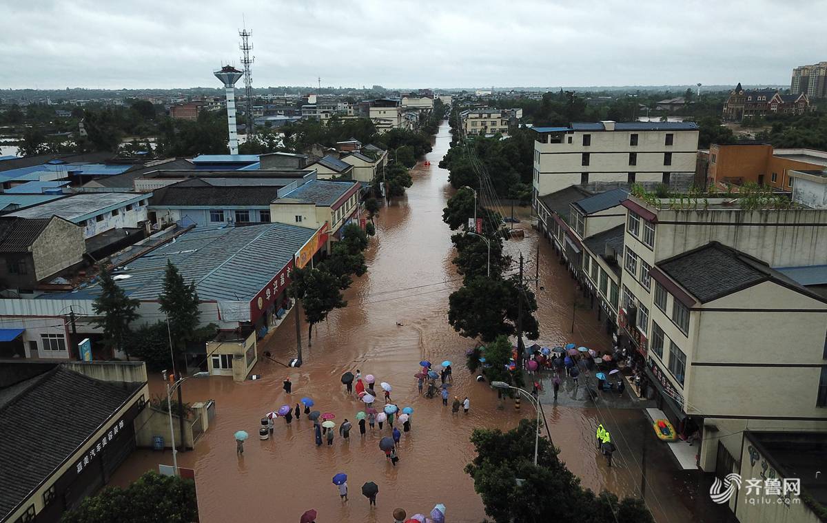 成都蒲江县寿安镇洪水肆虐,多处被淹.