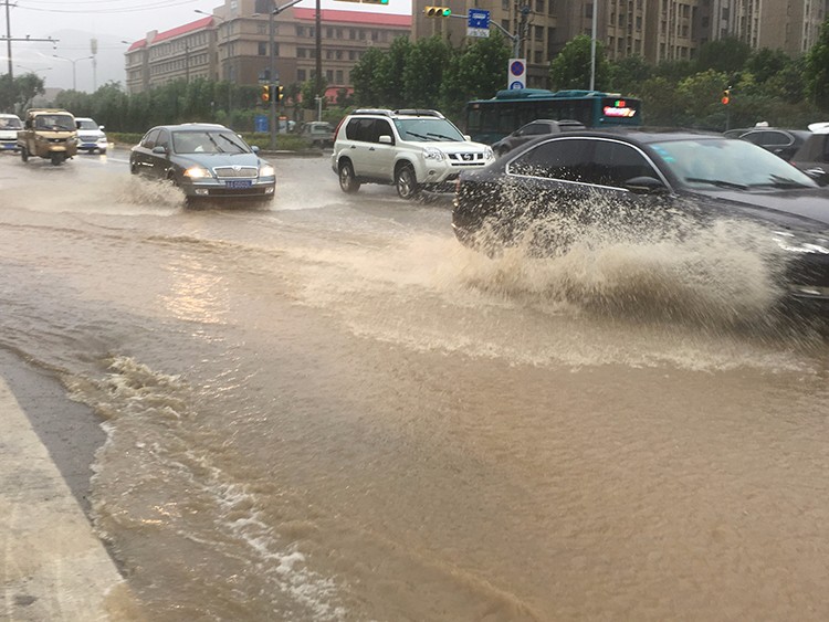 台风"摩羯"来了!济南多处出现暴雨,局地大暴雨