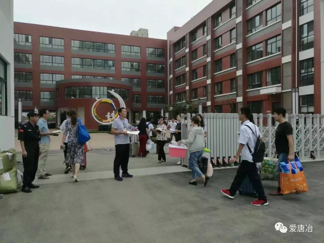 9月2日,济南中学东校区学生报到.