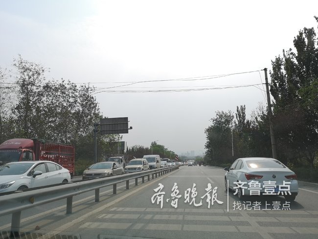 济南市区多数路段车流较少比较畅通,但行至左转到国道104继续向北上