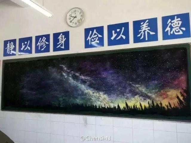 美到犯规!00后画出逆天黑板报,90后哭晕在黑板前