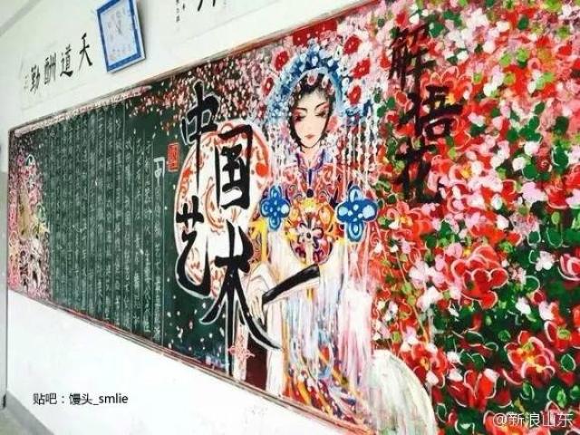 美到犯规00后画出逆天黑板报90后哭晕在黑板前