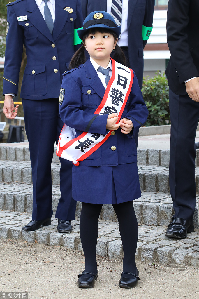 日本9岁萌娃体验一日警察局长即将成为最年轻职业棋手