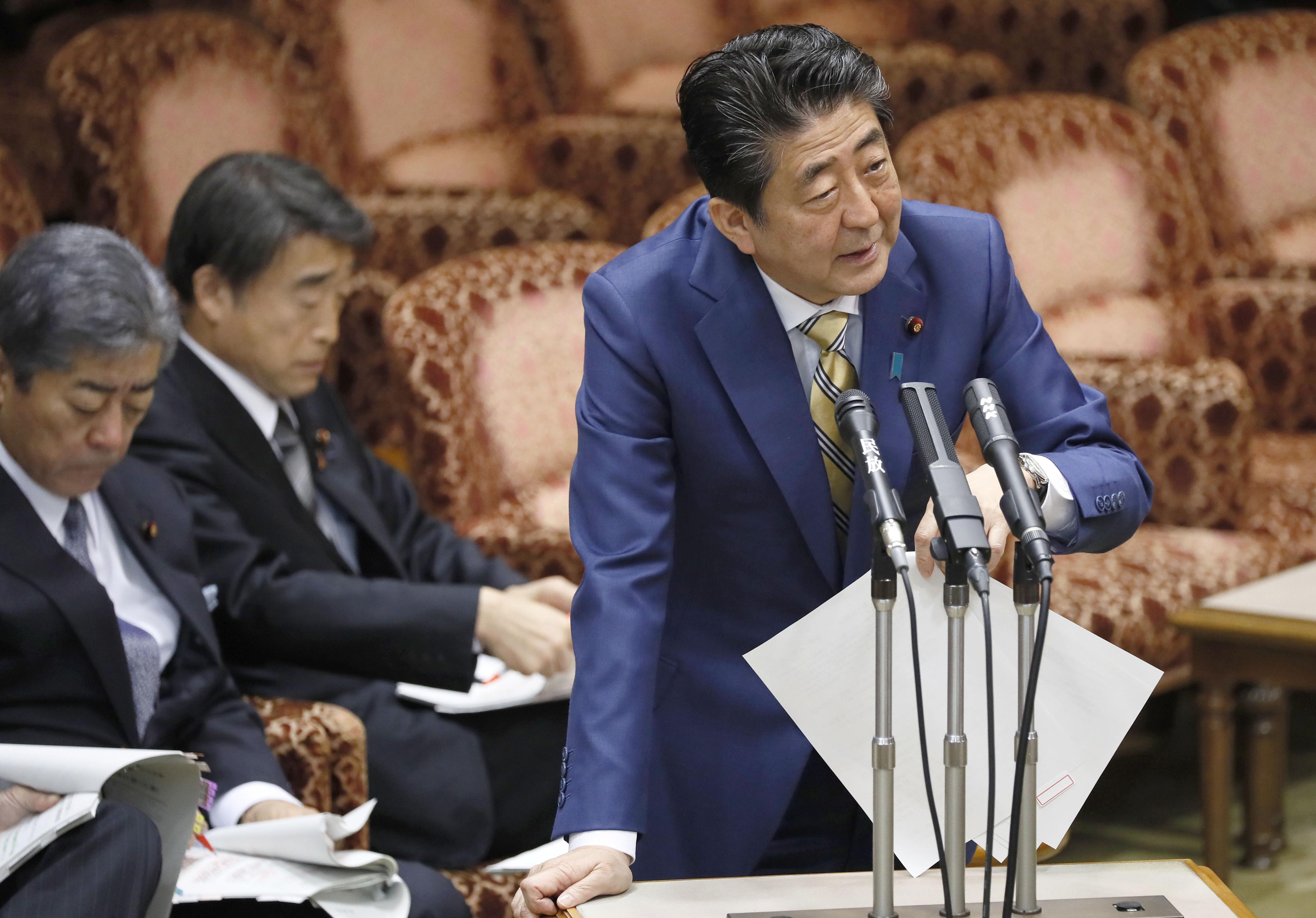 当地时间2019年3月14日,日本东京,日本首相安倍晋三抵达办公室,当众"