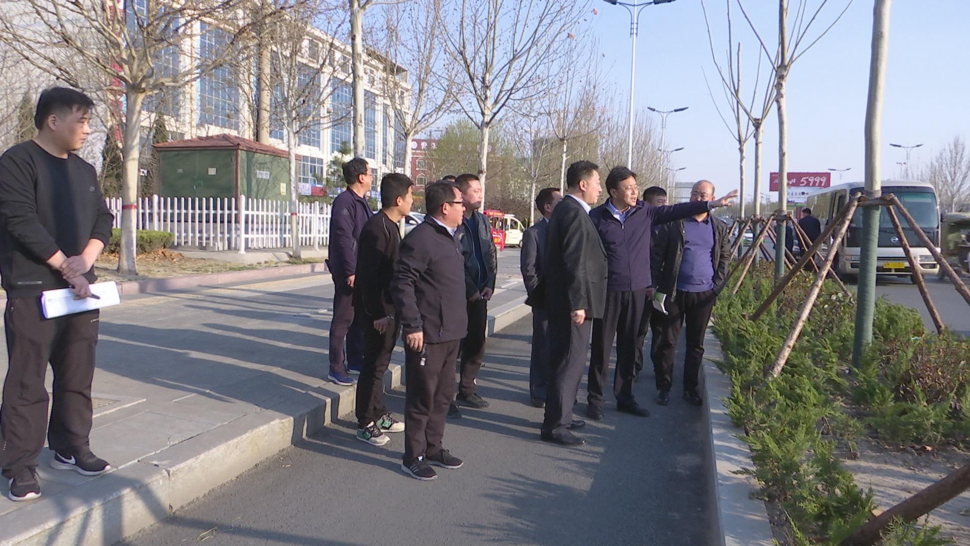 滨城区委常委,副区长张谦现场调度渤海五路沿线环境综合整治工作