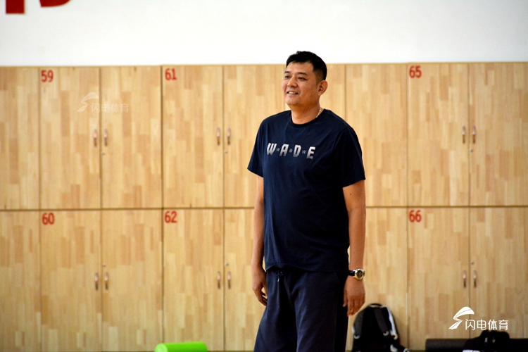 山东西王男篮迎来新面孔巩晓彬一句话回应是否加盟