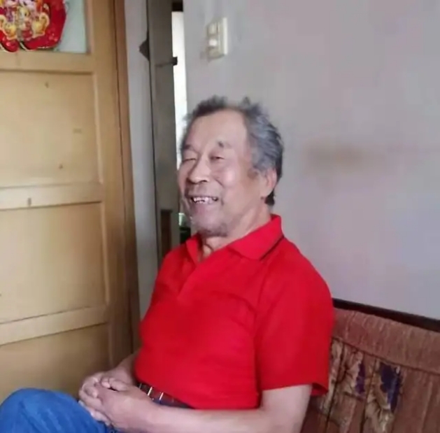 【接力寻人】济南57岁男子骑车走失,穿白色短袖,黑色皮鞋