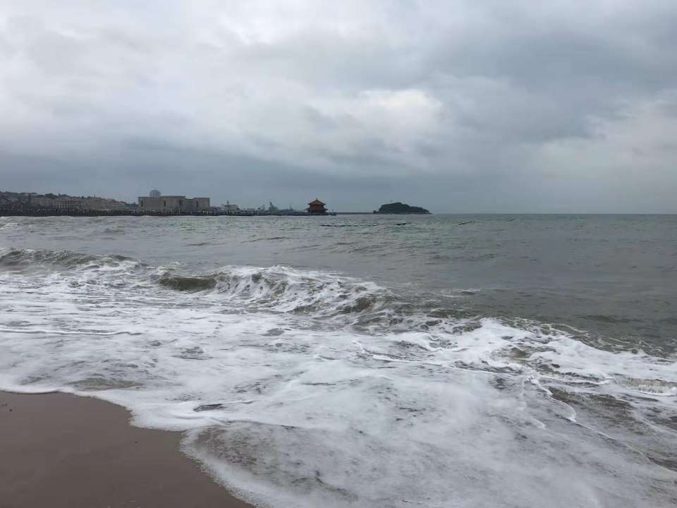 紧急通知:风大浪急 青岛各大海水浴场全部关闭