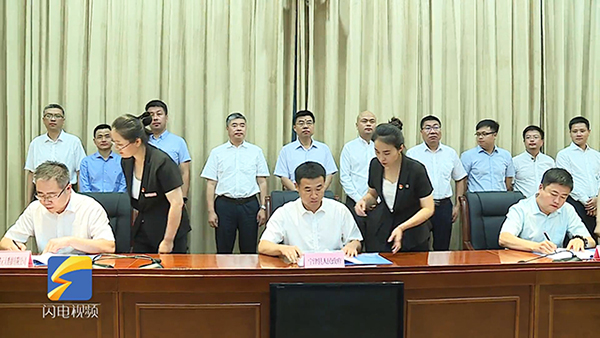 齐强代表宁津县人民政府与腾讯云计算(北京)有限公司,德州腾元大数据