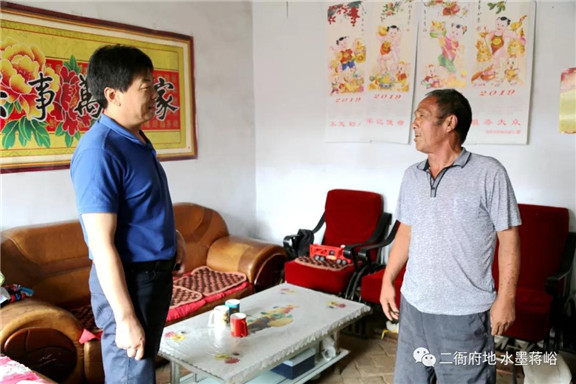 临朐蒋峪给隔离人员送零食的女社区主任
