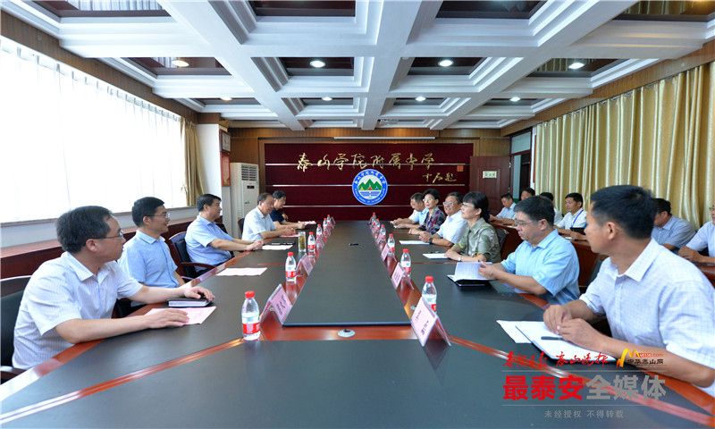 市委常委,秘书长宋洪银,副市长赵德健参加活动.