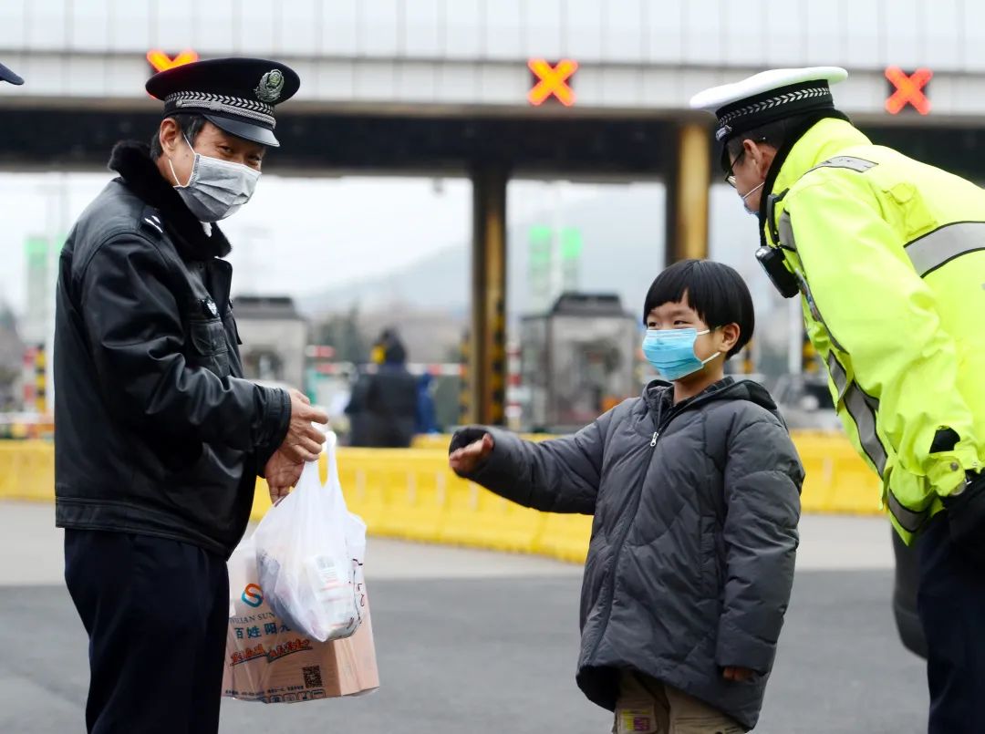 山东战疫最美警察朱志谦硬核逆行守好青岛东大门