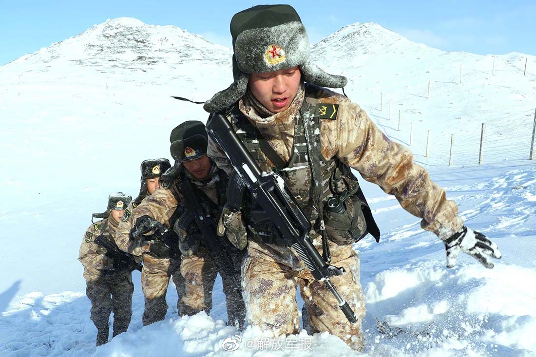 零下16℃边防战士踏雪巡逻