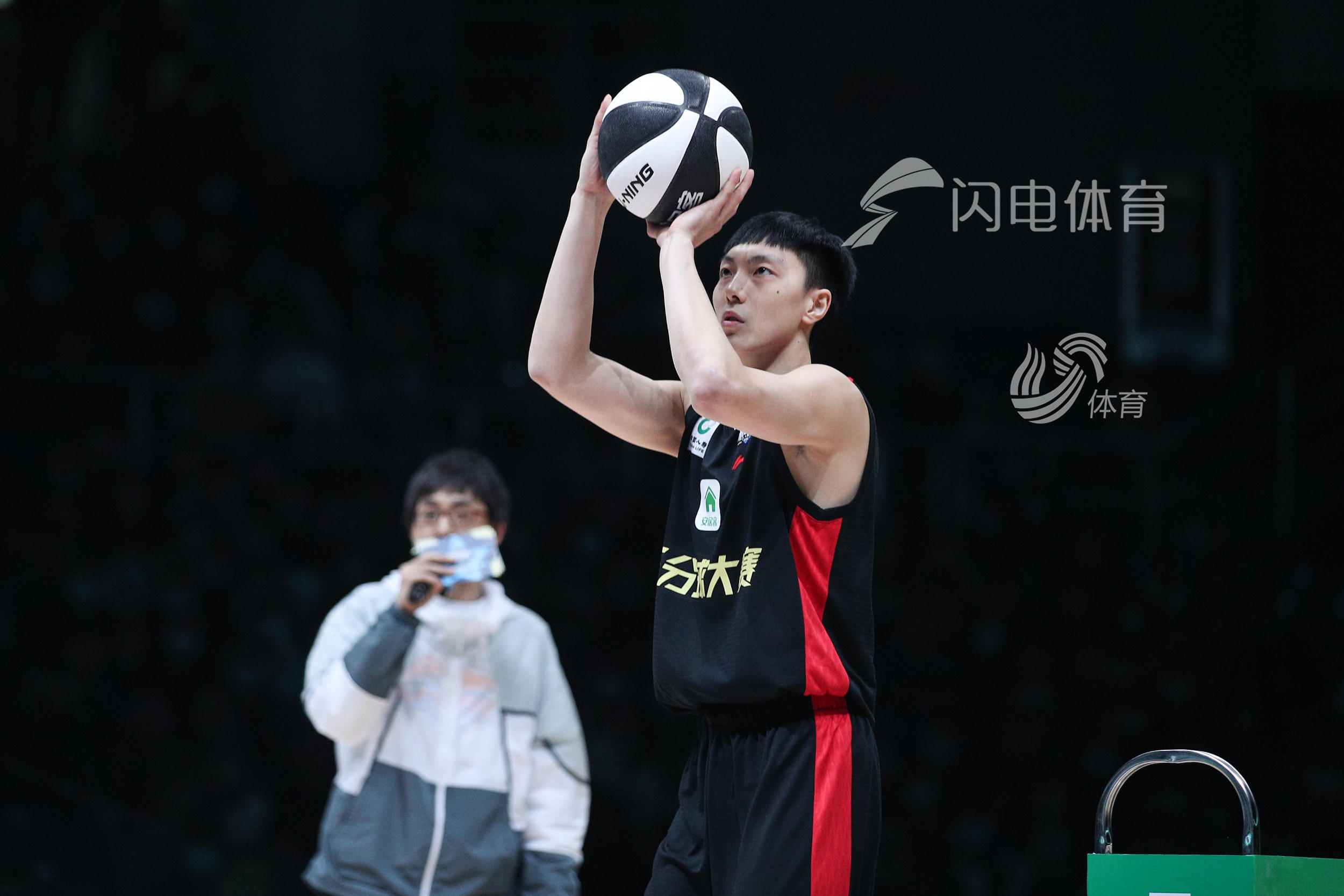 cba全明星三分大赛预赛:胡明轩,张帆,陈林坚晋级决赛