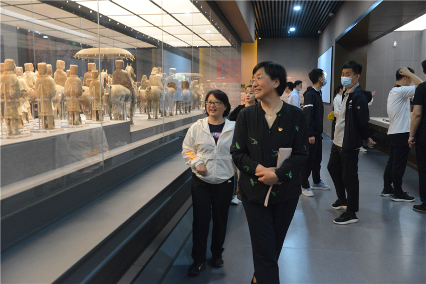 (国家三级博物馆山东自生堂年画雕版博物馆接待在校学生参观)