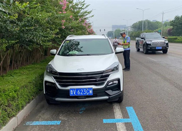 不按规定使用“小蓝框”,潍坊城区又有17辆车被曝光！