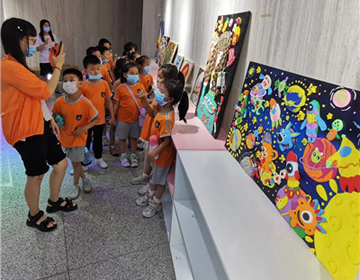 市美术馆各类特色展览受欢迎 泰安市民打卡“忙”