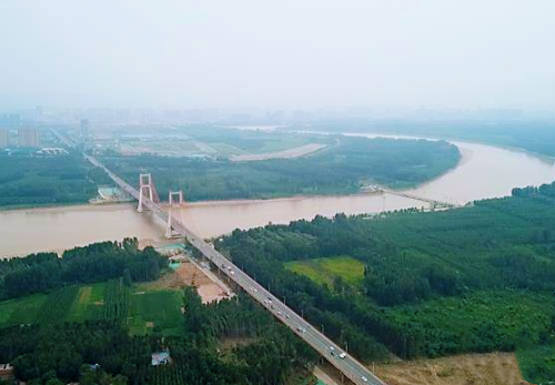 齐鲁黄河大桥吊索安装完成 济南多条北跨桥隧工程进展完成7成