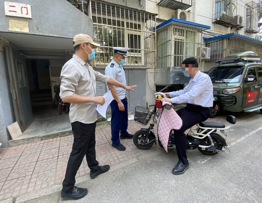 新规实施近一个月，北京电动自行车“上楼”现象仍在
