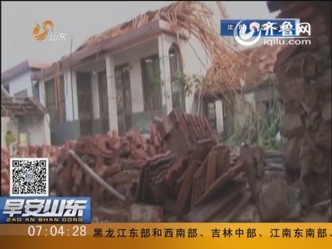 临沂费县：龙卷风瞬间 屋顶露天 大棚倒塌