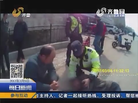 济南：男子车祸重伤 交警半蹲半小时急救