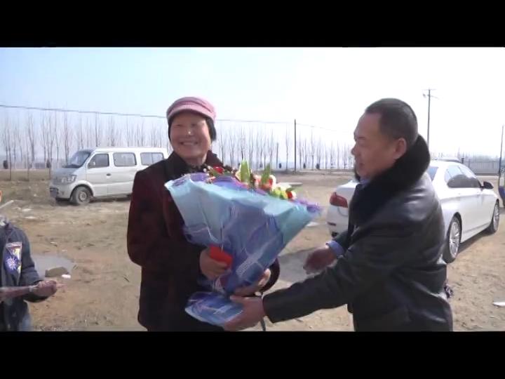 爱心人士刘志鹏回村，为60岁以上老人送温暖