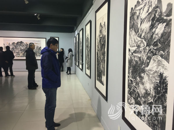 崔士英中国画作品展在荣成举办 50余幅作品展出