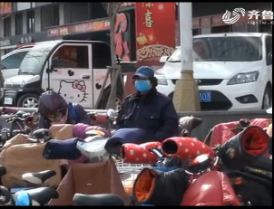 济南：单车叠罗汉追踪 大妈说地盘是自己的！