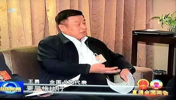 21世纪经济报道邱伟_21世纪经济报道记者提问(3)