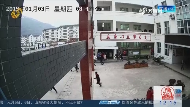四川珙县发生5.3级地震 学生提前收到预警狂奔到操场