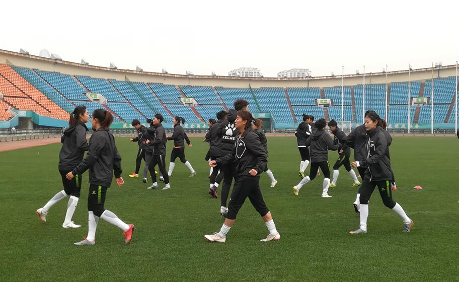 山东女足在济南省体育中心备战2019全国女足锦标赛