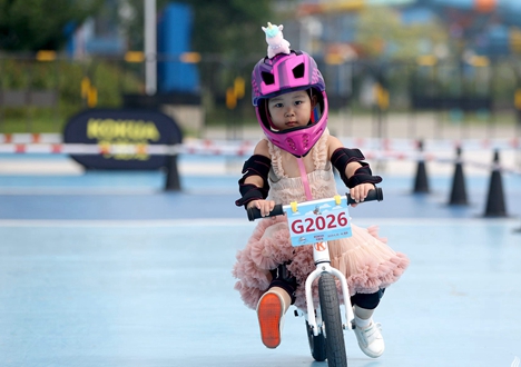 儿童平衡车大赛  萌娃上演“速度与激情“