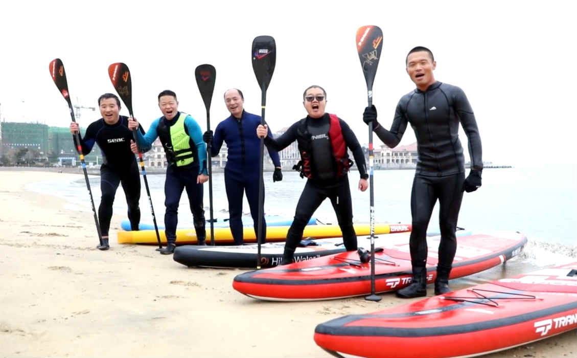 威海兴起桨板运动 一板一桨“闯”海江