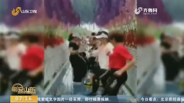 浙江杭州：“桥要断了！” 游客为拍视频 竟在景区玻璃桥上跳广场舞