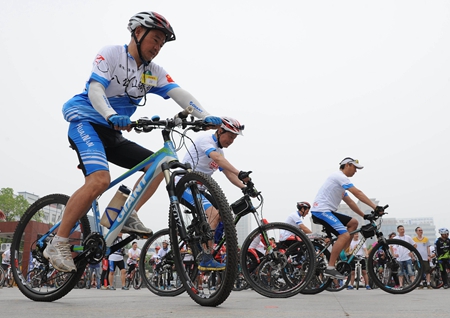 菏泽定陶举办自行车慢骑比赛