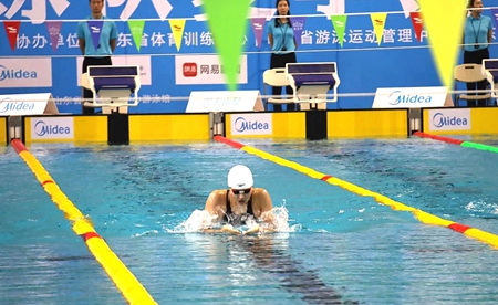 中国游泳队夏季测验赛在济南举行