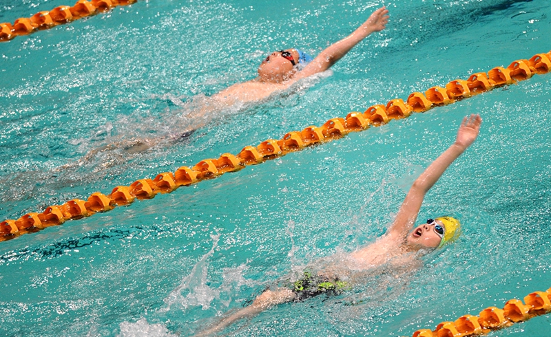 以赛促练 山东省体育中心举办青少年游泳对抗赛