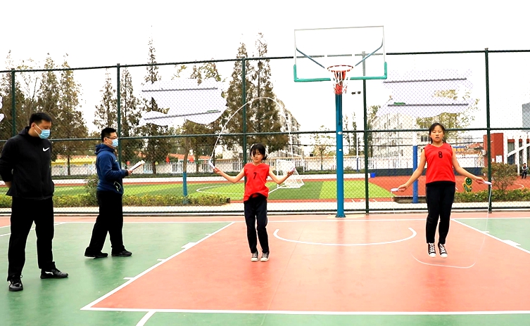 线上“云较量” 山东省中小学生体育联赛篮球比赛小学组落幕