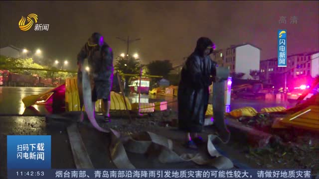 【关注天气】枣庄：暴雨袭城 抢险人员深夜排涝