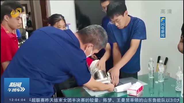 【闪电热播榜】潍坊：超市员工遭绞肉机“咬手” 消防员50多分钟破拆救援