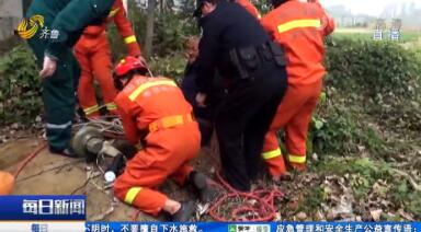 滕州：老人下地窖缺氧被困 民警消防合力营救