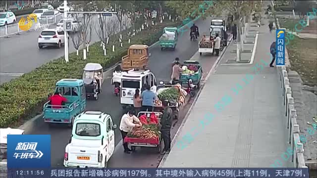 【闪电热播榜】亳州：家长下车买菜 幼童“开车”撞人