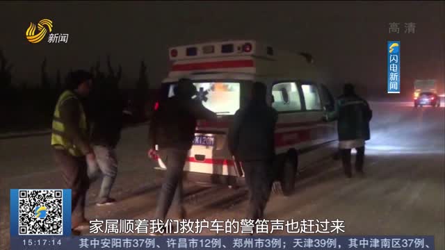 【厚道齐鲁地 美德山东人】淄博：救护车被困雪中 热心市民推车救人