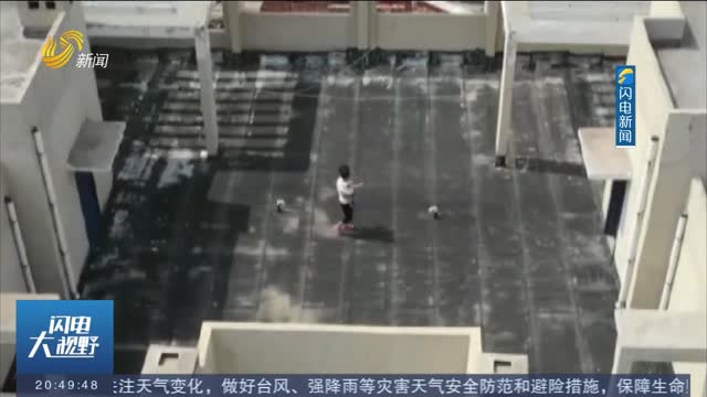 【第一現場】淄博：母子被困18層樓頂 民警、物業聯合救助